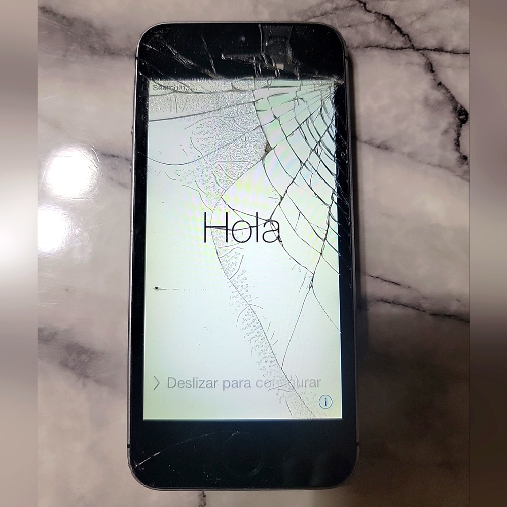 Apple iPhone 5s - 16GB - Silver (Unlocked) A1533 (CDMA + GSM)